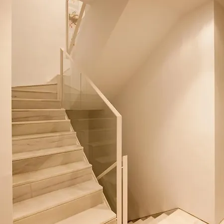 Levi Suites Sewilla